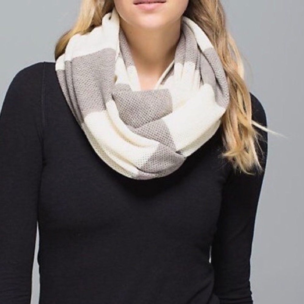 Lululemon Heart Opener Scarf Wool Heathered Storm Grey / Ghost Infinity Scarf